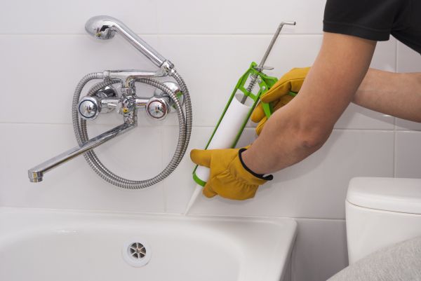 Cost of Bathtub Caulking in Vancouver